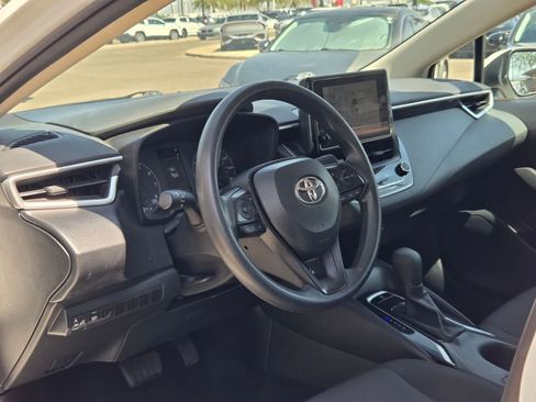 Used 2024 Toyota Corolla LE FWD image 2