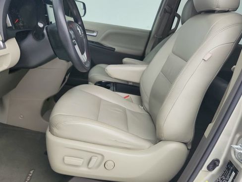 Used 2017 Toyota Sienna LE FWD image 10