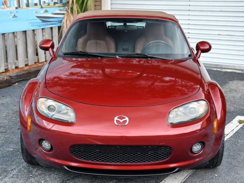 Used 2006 MAZDA MX-5 Miata Grand Touring w/ Premium Pkg RWD image 2