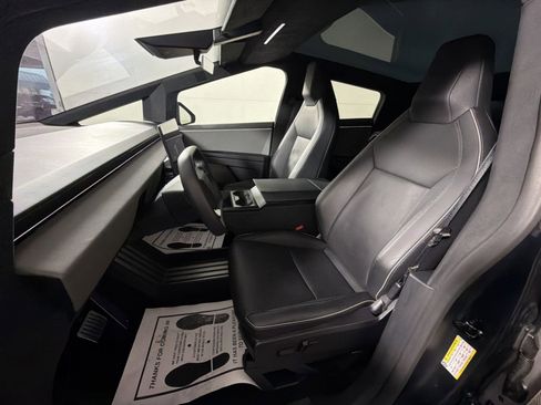 Used 2024 Tesla Cybertruck AWD Crew Cab image 12
