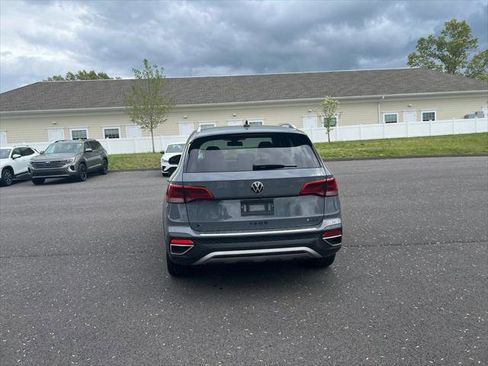 Certified 2022 Volkswagen Taos SE w/ IQ.Drive SE Package AWD/4WD image 4