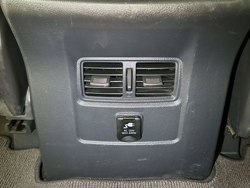 Used 2017 Nissan Titan SV RWD image 23