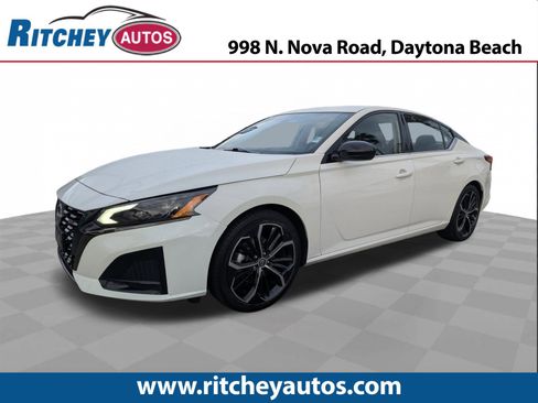 Used 2023 Nissan Altima 2.5 SR image 1