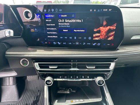 Used 2025 Chevrolet Traverse High Country image 30