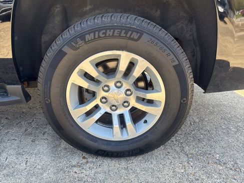 Used 2018 Chevrolet Suburban LT AWD/4WD image 31