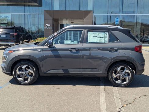 New 2025 Hyundai Venue Limited image 3