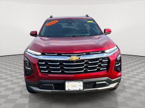 Used 2025 Chevrolet Equinox LT w/ Convenience Package II image 2