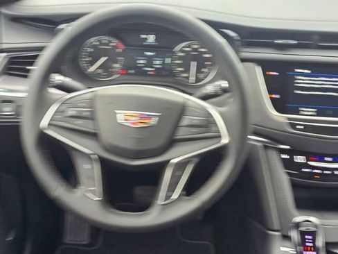 New 2026 Cadillac XT5 Luxury image 15