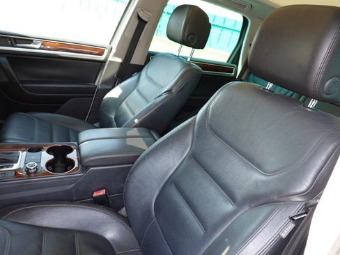 Used 2013 Volkswagen Touareg VR6 image 15