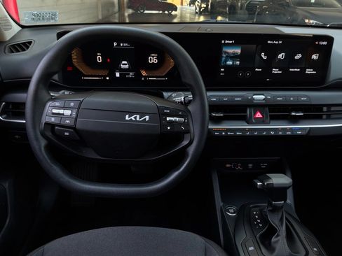 Used 2025 Kia K4 FWD image 14