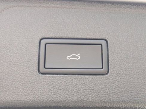 Used 2025 Volkswagen Atlas SE FWD image 29