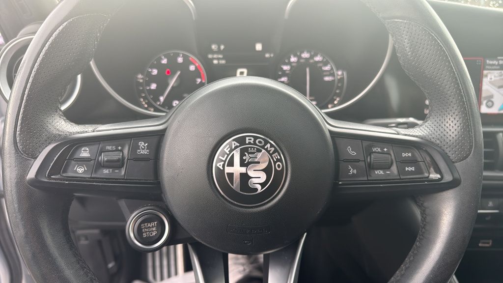 Used 2022 Alfa Romeo Giulia Ti AWD/4WD image 13
