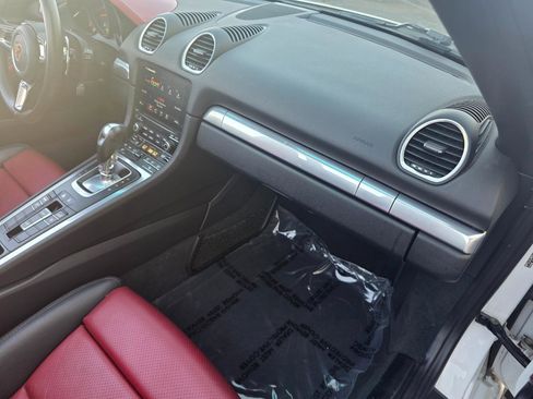 Used 2017 Porsche 718 Boxster RWD image 32