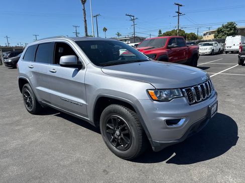 Used 2018 Jeep Grand Cherokee Laredo RWD image 10
