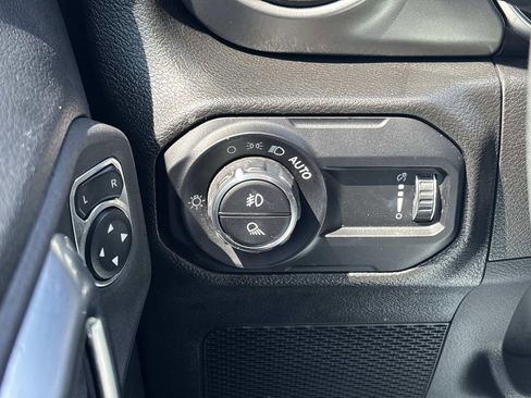 Used 2023 Jeep Gladiator Willys image 22