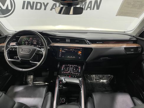 Used 2019 Audi e-tron Prestige w/ Prestige Package AWD/4WD image 19