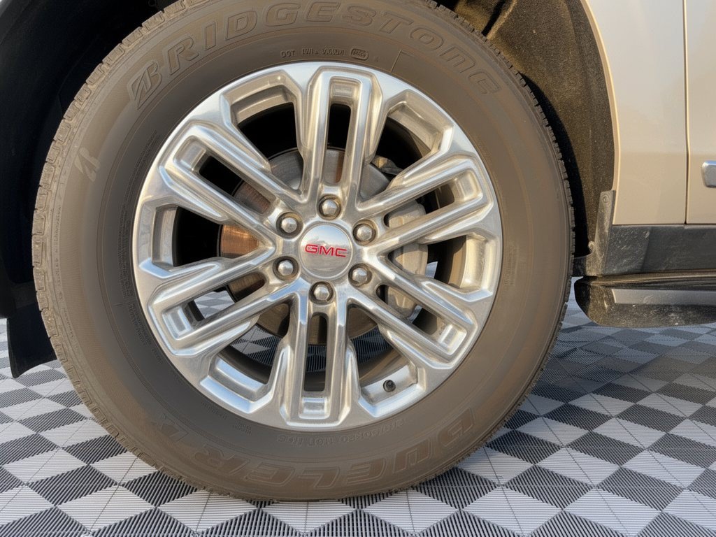 Used 2023 GMC Yukon XL SLT AWD/4WD image 13