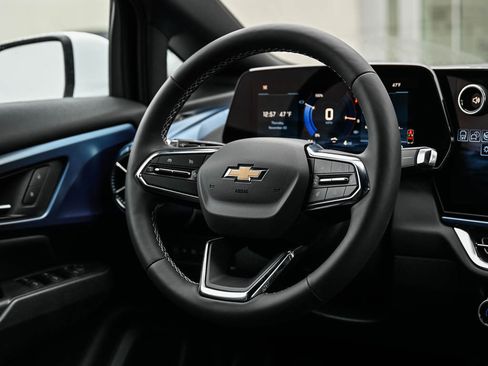 New 2026 Chevrolet Equinox EV LT image 14