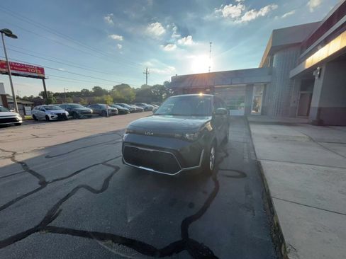 Used 2025 Kia Soul LX w/ LX Technology Package FWD image 13