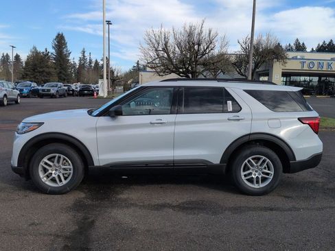 New 2026 Ford Explorer Active image 2