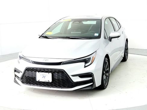 Certified 2024 Toyota Corolla SE FWD image 2
