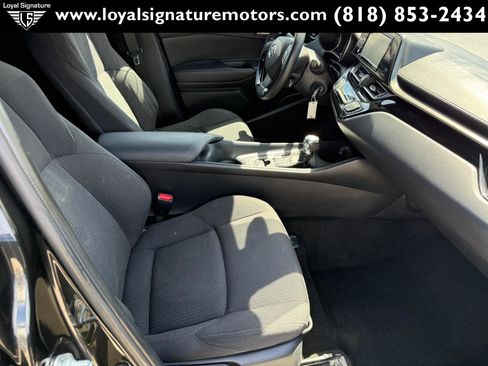 Used 2018 Toyota C-HR XLE FWD image 26