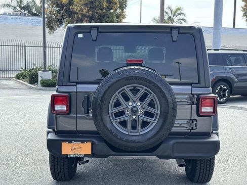 Used 2025 Jeep Wrangler Unlimited Sport AWD/4WD image 4