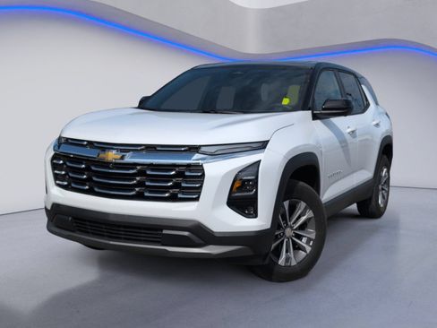 Used 2026 Chevrolet Equinox LT w/ Safety and Technology Package FWD image 2