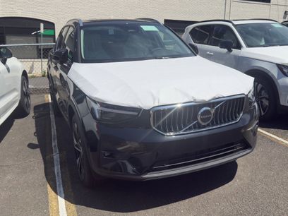 New 2025 Volvo XC40 B5 Ultra w/ Protection Package Premier