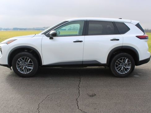 Used 2024 Nissan Rogue S image 4