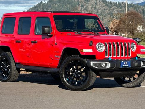 Used 2022 Jeep Wrangler Unlimited Sahara w/ Cold Weather Group AWD/4WD image 1