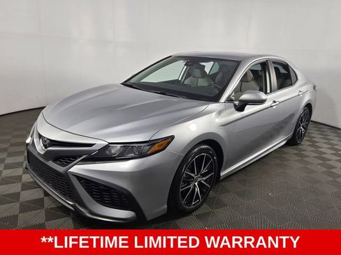 Used 2023 Toyota Camry SE AWD/4WD image 3