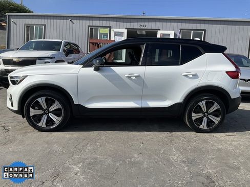 Used 2023 Volvo XC40 Recharge Plus image 5