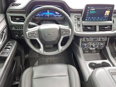 Used 2024 Chevrolet Tahoe Z71 w/ Luxury Package AWD/4WD image 12