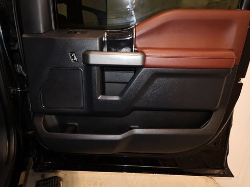 Certified 2022 Ford F450 Platinum w/ FX4 Off-Road Package image 21