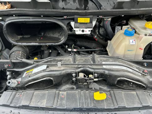 Used 2024 RAM ProMaster 3500 w/ Storage Group FWD image 28