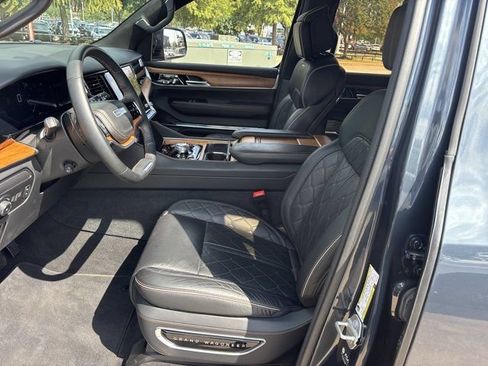 Used 2024 Jeep Grand Wagoneer Series III w/ HD Trailer Tow Package AWD/4WD image 14