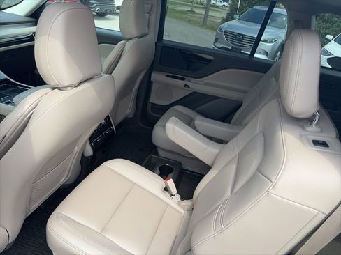 Used 2024 Lincoln Aviator 2WD w/ Premium Package image 11