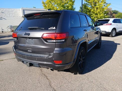 Used 2017 Jeep Grand Cherokee Altitude image 5