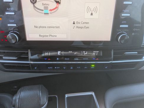 Used 2021 Toyota Sienna XLE image 22