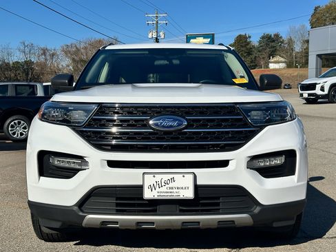 Used 2024 Ford Explorer XLT w/ Equipment Group 202A image 5