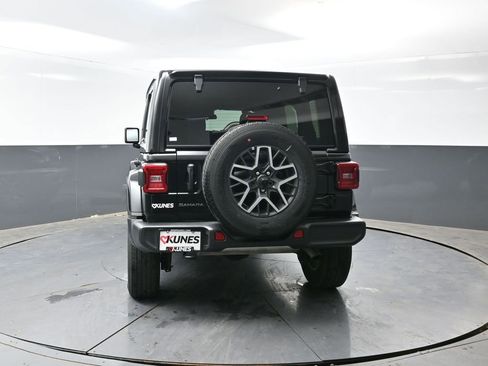 Used 2025 Jeep Wrangler Unlimited Sahara AWD/4WD image 11