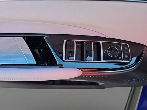 Used 2024 Cadillac Lyriq Luxury RWD image 32
