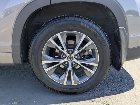 Used 2016 Toyota Highlander XLE AWD/4WD image 37