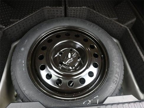 Used 2017 Ford Edge SEL image 14