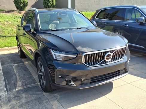 Used 2023 Volvo XC40 B5 Plus w/ Protection Package Premier AWD/4WD image 4