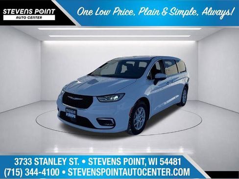 Used 2023 Chrysler Pacifica Touring-L image 1