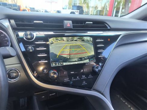 Used 2020 Toyota Camry XSE image 17