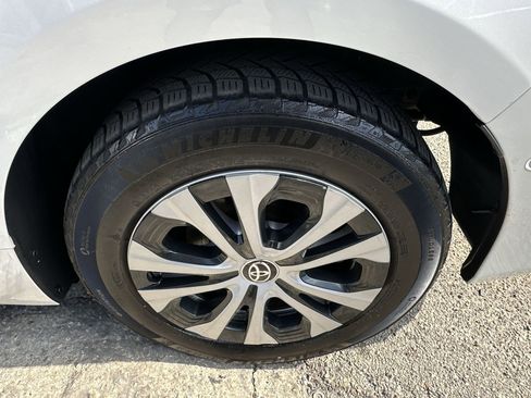 Used 2020 Toyota Prius XLE w/ Carpet Mat Package image 19