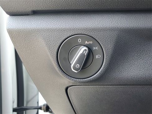 Certified 2023 Volkswagen Jetta SE image 28